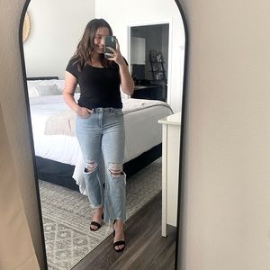 High rise light wash ripped jeans - size 7 / 28